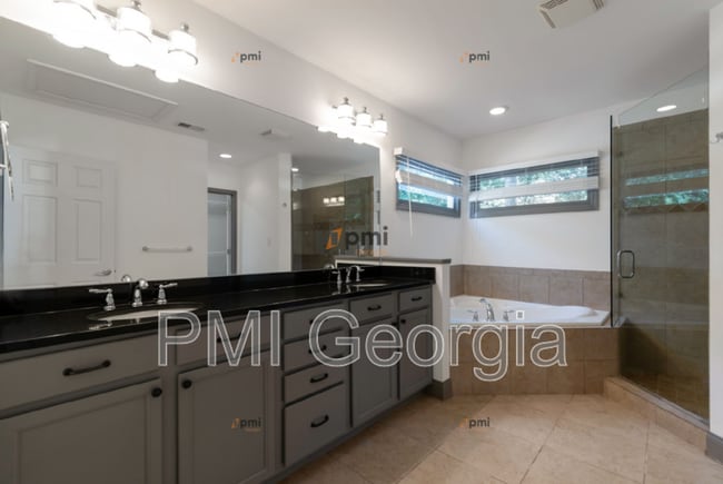 Building Photo - 2221 Melante Dr NE