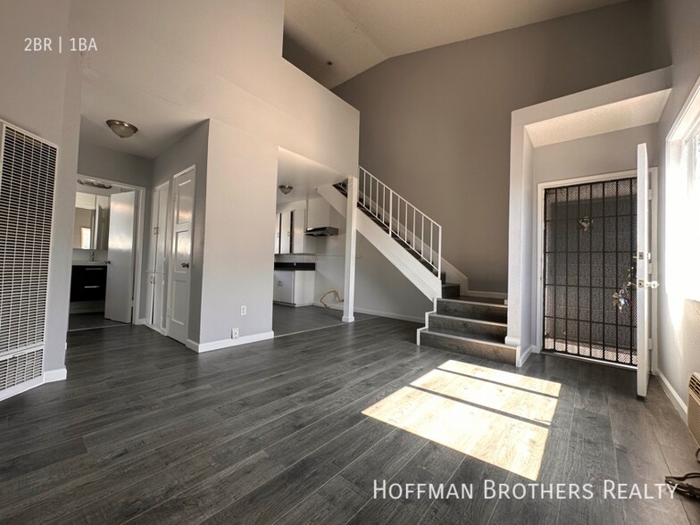 Building Photo - 6041 Eleanor Ave