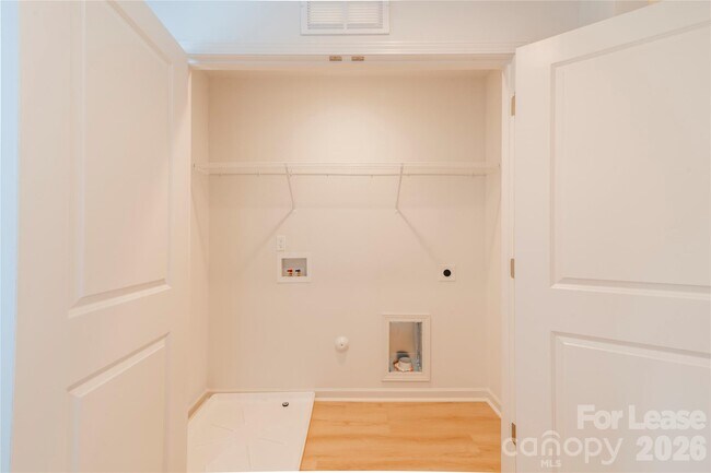 Building Photo - 2719 Capitol Dr