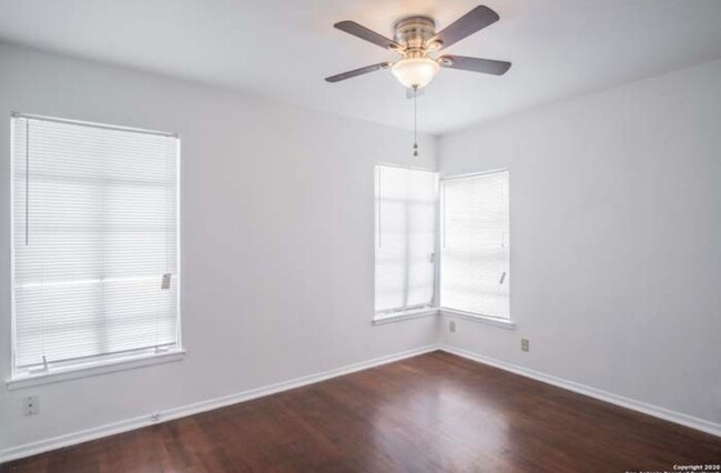 Building Photo - Perfect 3 BD 2 BA home near Alamo Heights ...