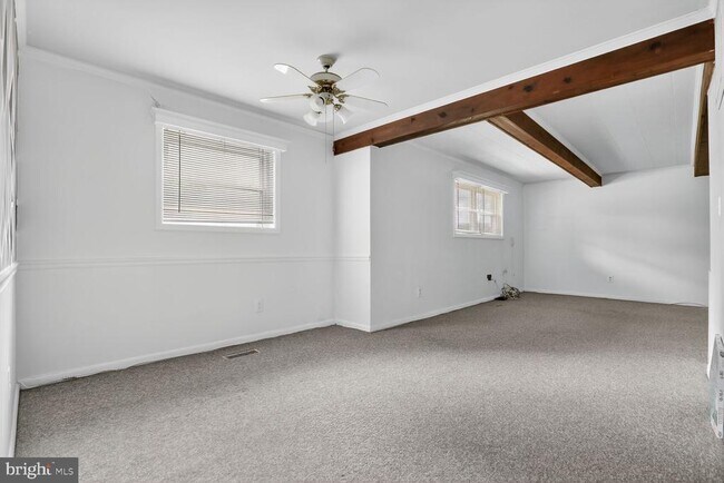 Building Photo - 5 Warren Lodge Ct