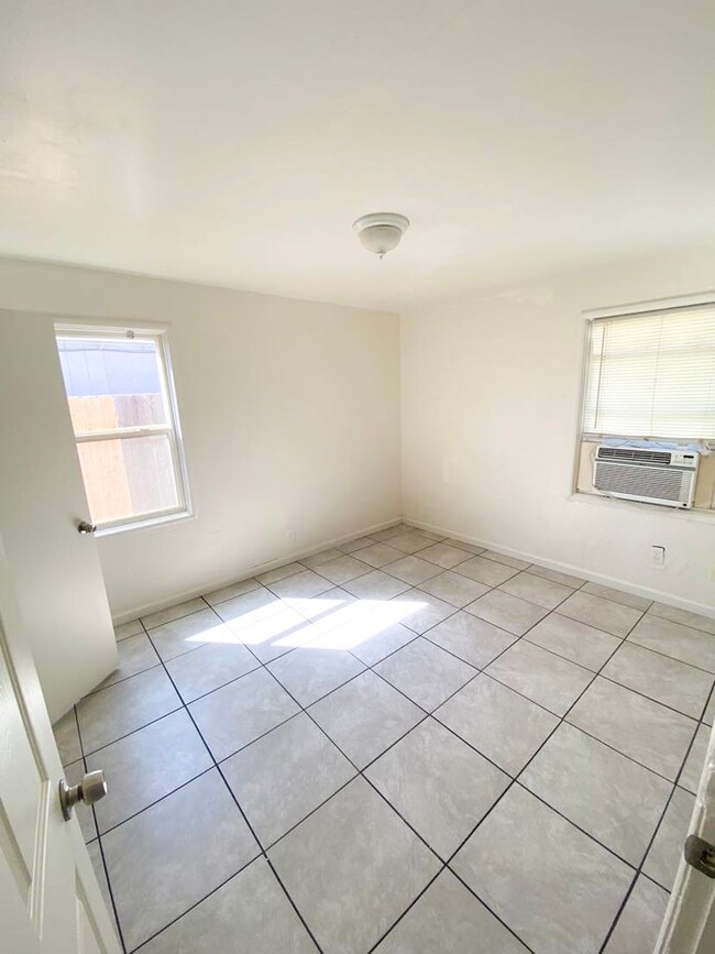 Building Photo - 3905 Huron St