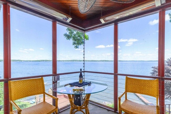 Building Photo - Lake Mendota Dream Home in Desirable Sprin...