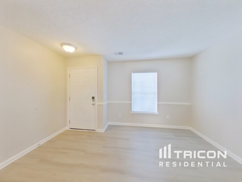 Building Photo - 124 Wigmore Ln