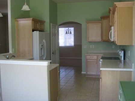 Building Photo - Beautiful West Richland Home with RV Parking!