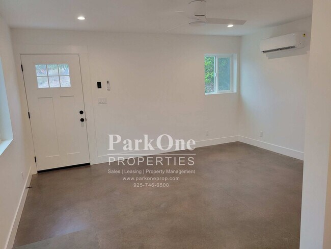 Building Photo - 1012 Merrithew Dr