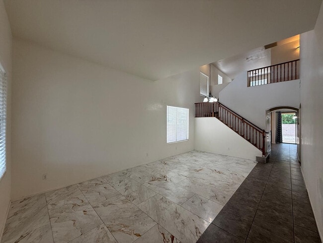 Building Photo - 2635 E Vermont Ct