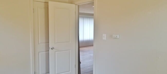 Building Photo - North Seattle/Shoreline 2BD1BA