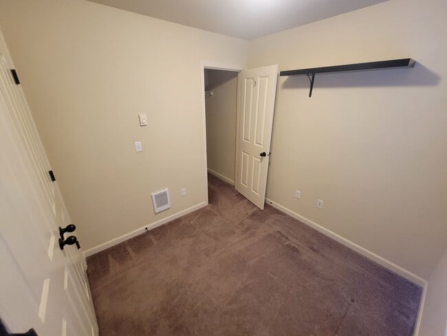 Building Photo - Spacious 3 Bedroom Home in Silverdale!