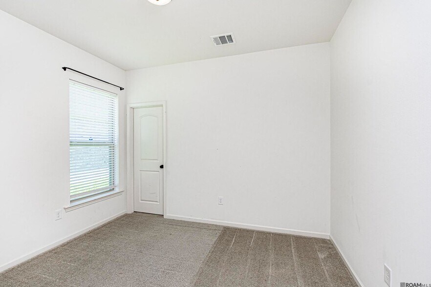 Building Photo - 41437 Cozy Wy