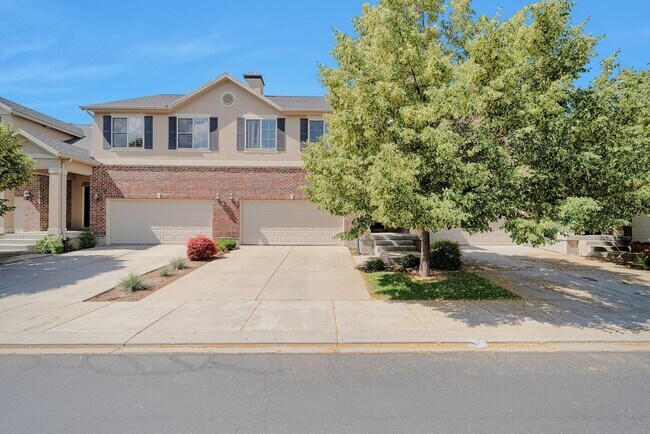 Primary Photo - Beautiful 3 Bed Ivory Ridge T/home w 2 car...
