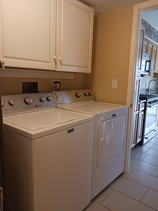 Building Photo - 734 Colorado Ct