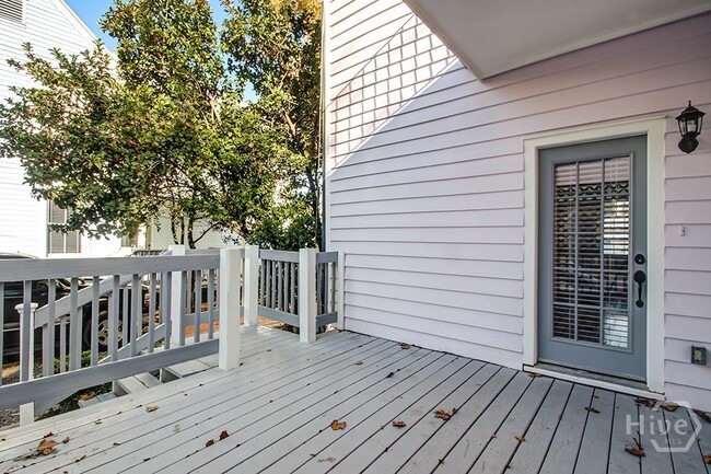 Building Photo - 303 W Henry St