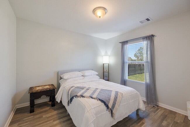 Building Photo - 196 Goldenrod