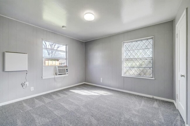 Building Photo - 5505 Nightingale Dr