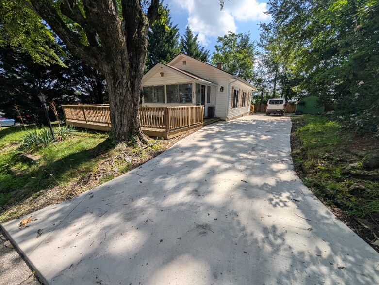 Building Photo - 604 Yarborough St