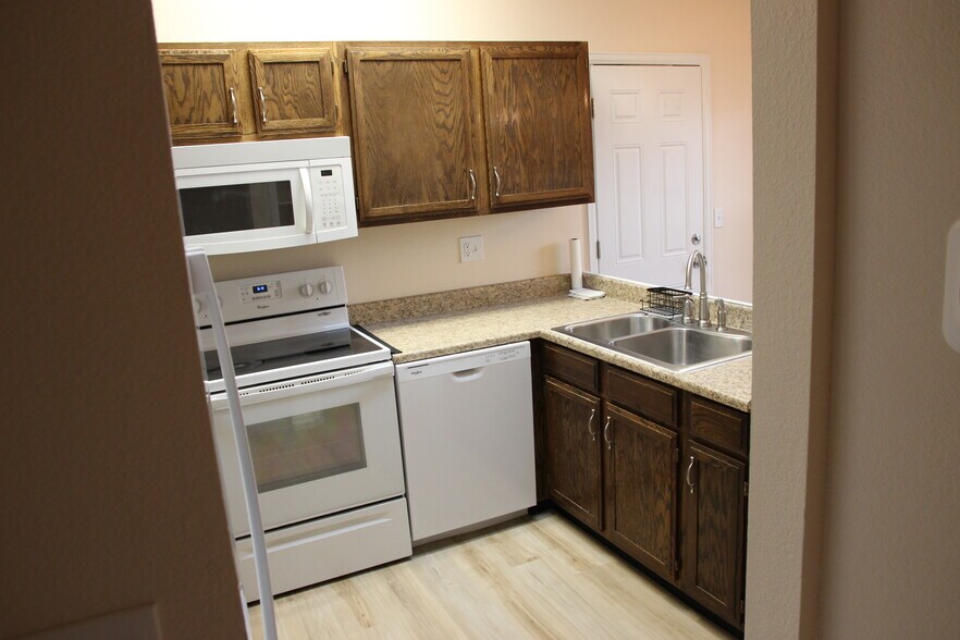 Building Photo - 6610 Parkridge Ct