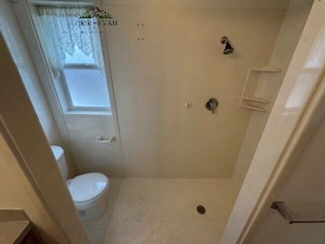 Building Photo - 495 Emily Ln