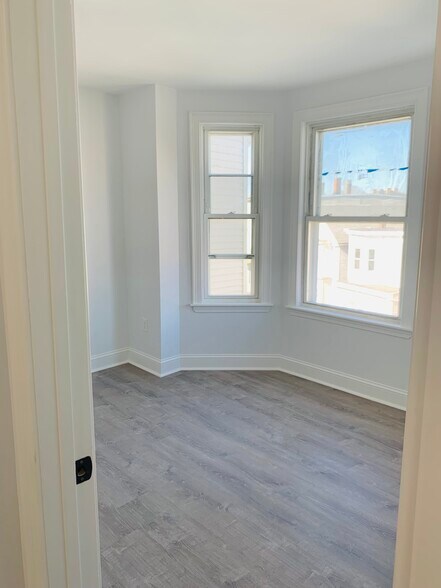 Building Photo - 233 Bennington St