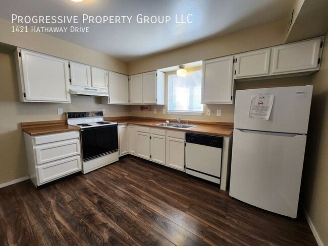 Building Photo - 1421 Hathaway Dr