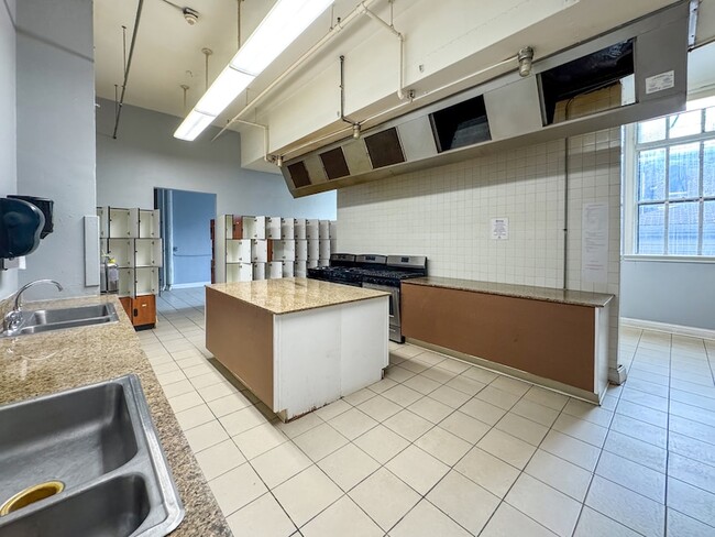 Building Photo - 5540 S Hyde Park Blvd