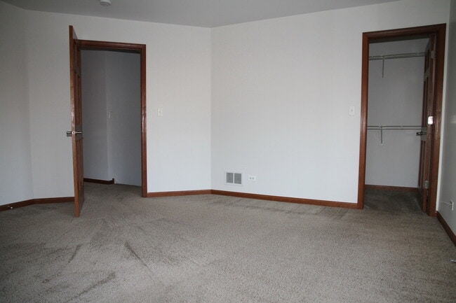 Building Photo - 694 Lincoln Station Dr