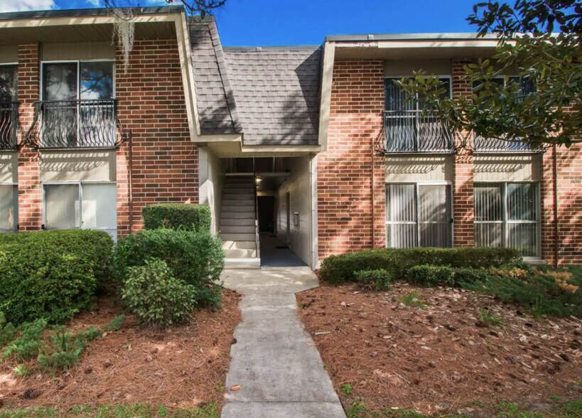 Building Photo - 1700 SW 16th Ct