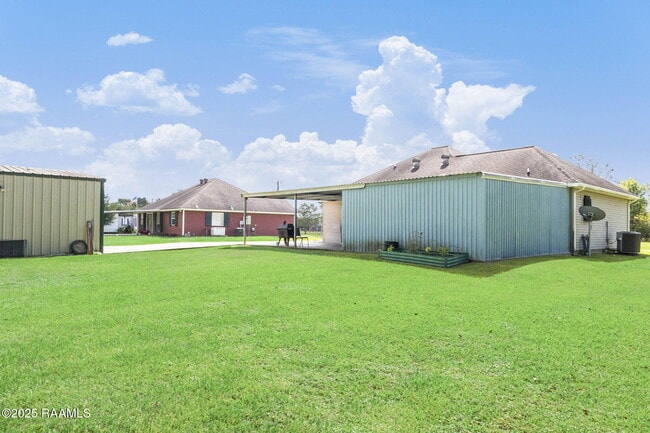 Building Photo - 1064 Oleus Champagne Rd