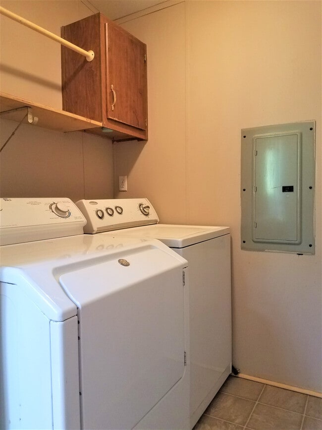 Building Photo - 1617 Nettle Knob Rd