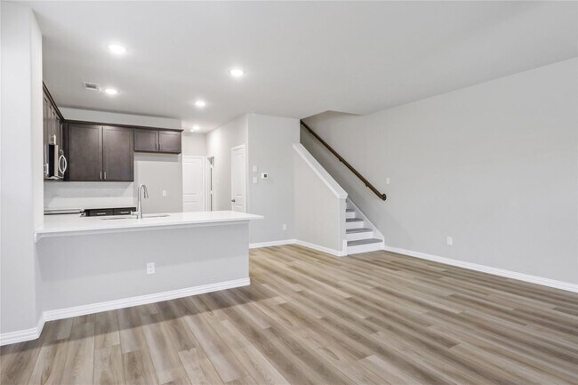 Building Photo - Gorgeous Townhouse for rent in North Fort ...