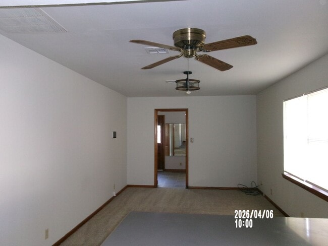 Building Photo - 2112 SW A Ave