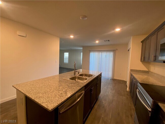 Building Photo - 6882 Magenta Moon St