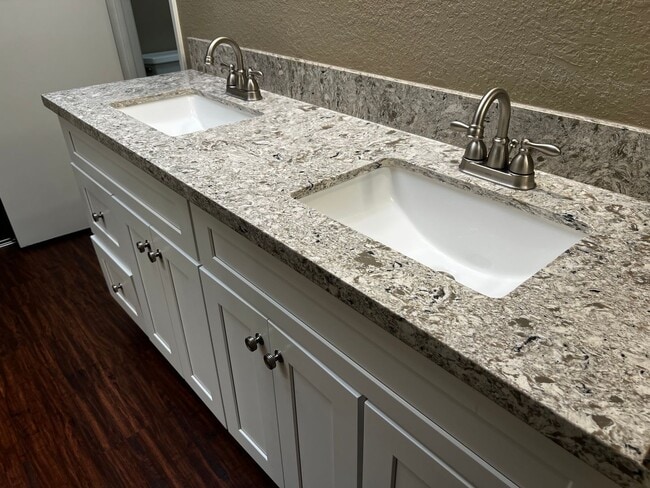 Building Photo - 2 Bedroom 3 Bath Condo for Rent in an Excellent Area of Fullerton