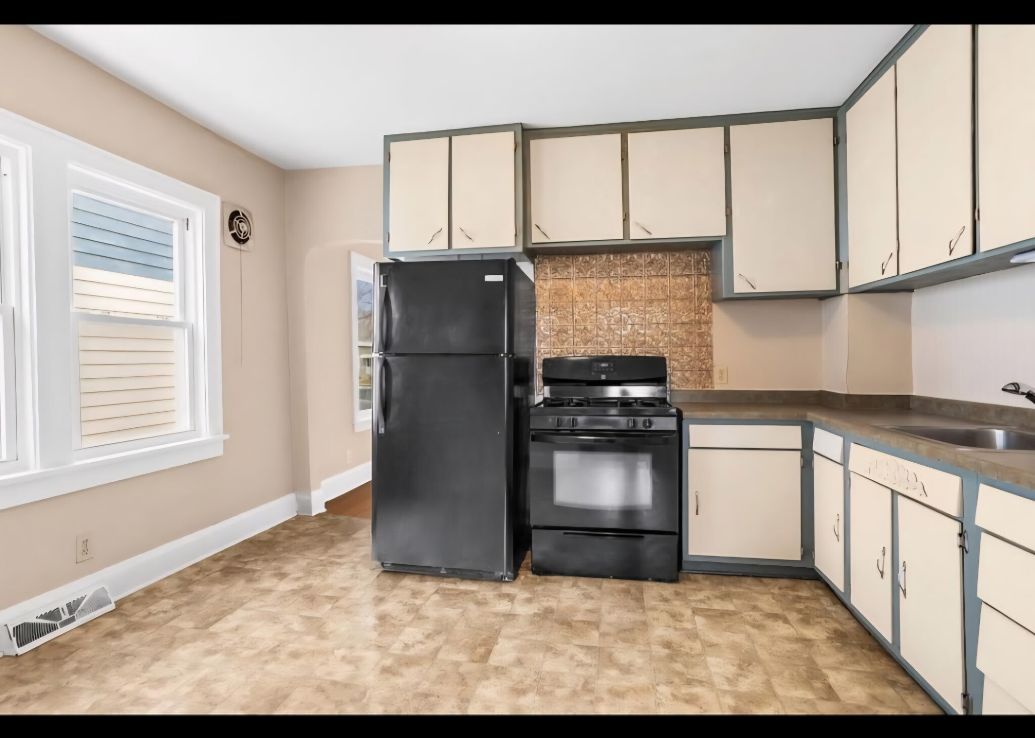 Kitchen - 428 S 70th St