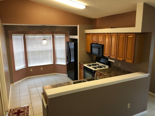 Building Photo - 941 Vista Palma Way