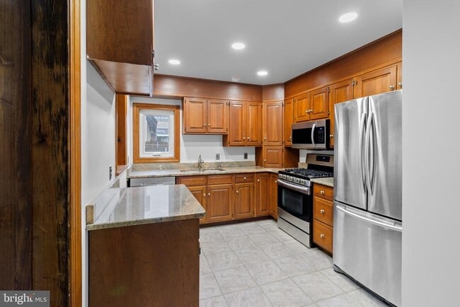 Building Photo - 1616 W 16th St