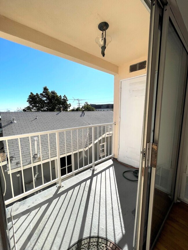 Building Photo - 451