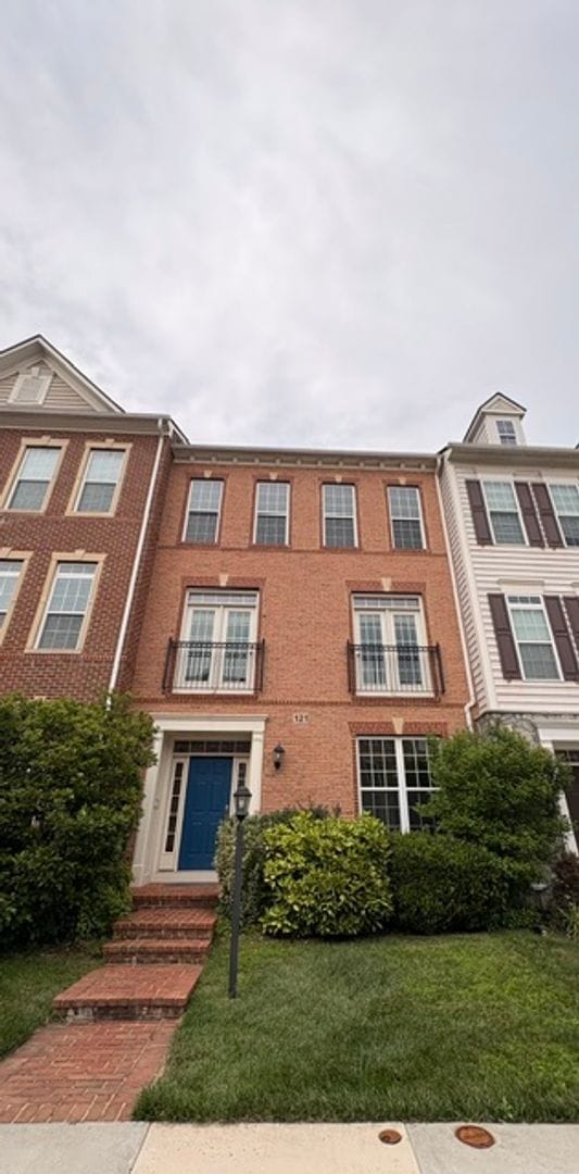 Building Photo - 121 Autumn View Dr