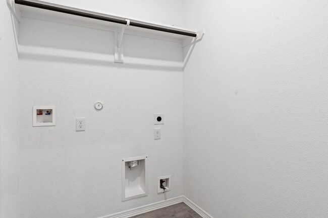 Building Photo - 5742 Aurora Grns Ln