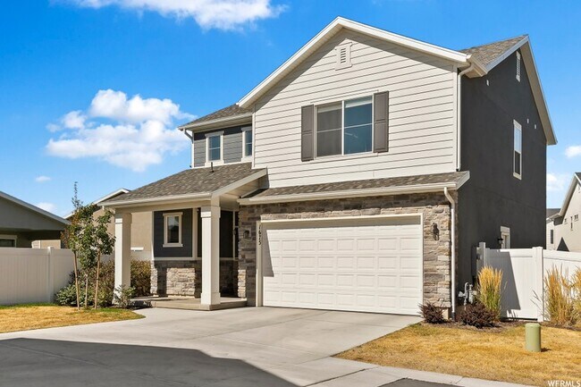Building Photo - 1675 W Parkview Dr