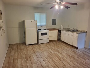 Building Photo - Garage Apartment