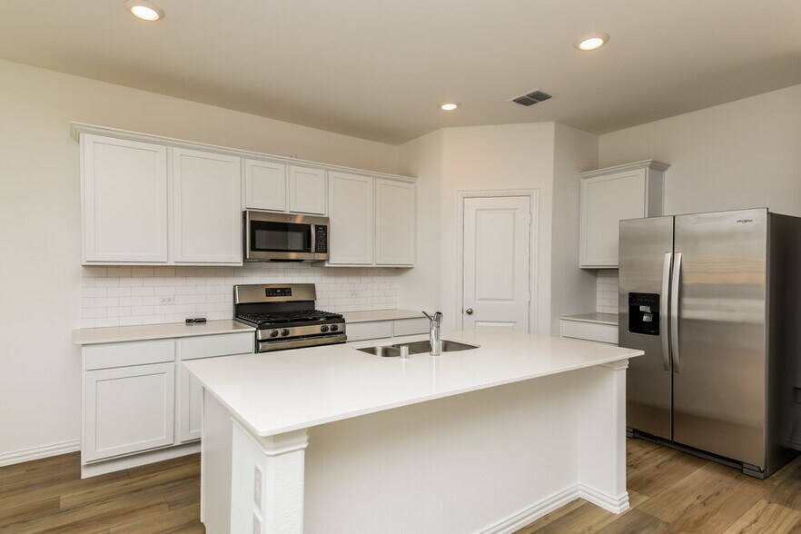 Building Photo - 14785 Mainstay Way