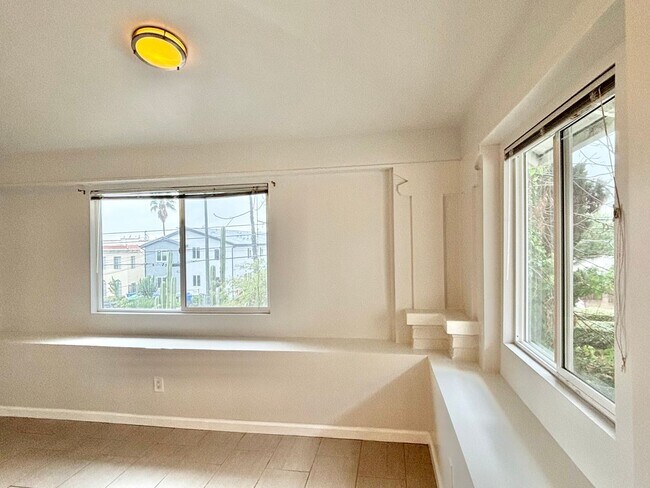 Building Photo - 626 Benton Wy