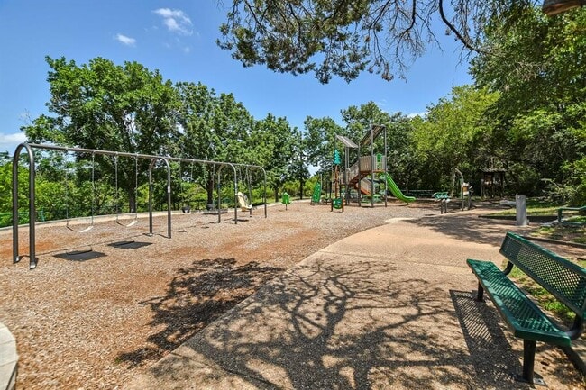 Building Photo - 10916 Sierra Oaks