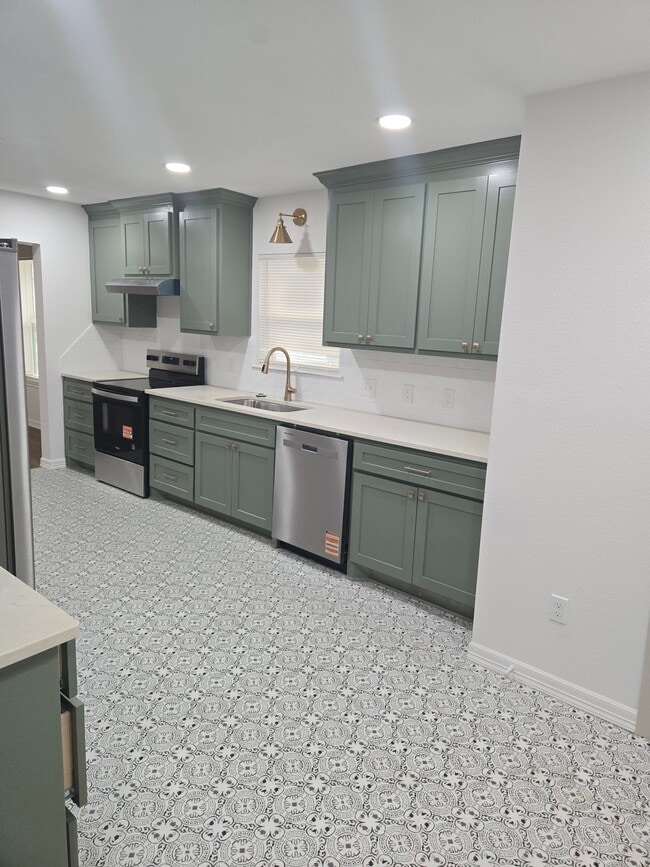 Building Photo - 415 N 23rd St