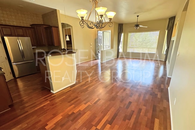 Building Photo - Beautiful 3-bedrooms, 2-baths home in the ...