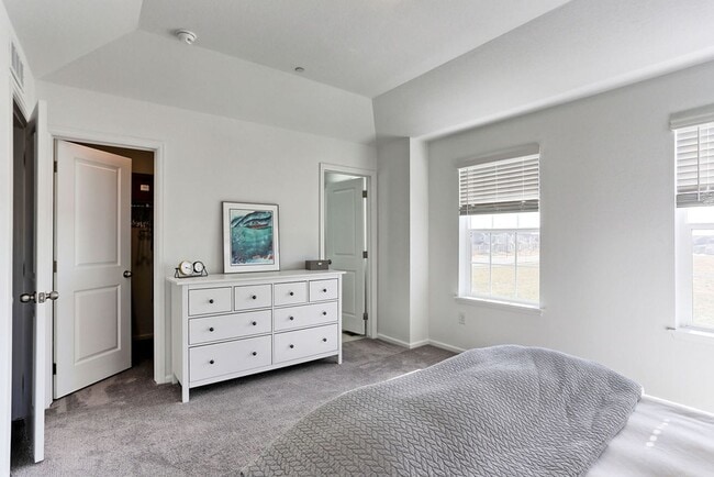 Building Photo - 3 Bedroom 3 Bath in Mosaic!