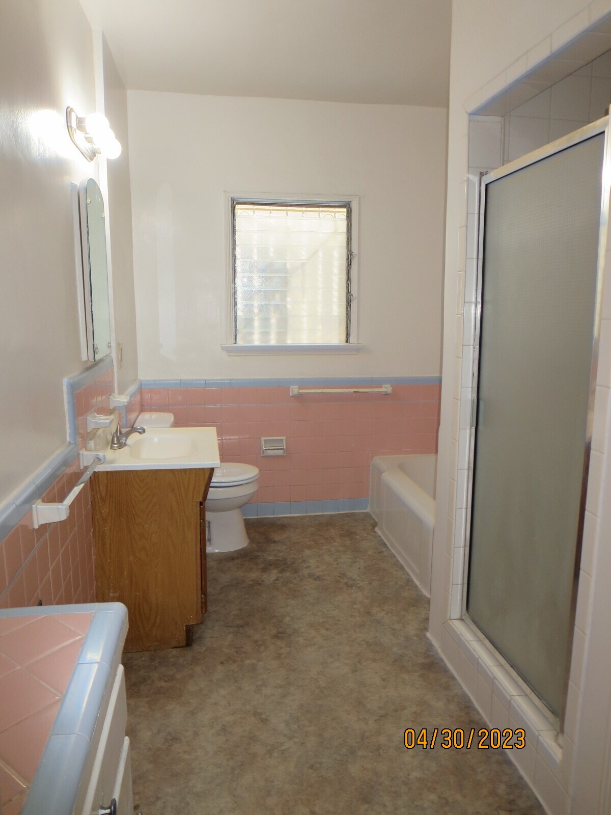 Bathroom - 5640 W 6th St