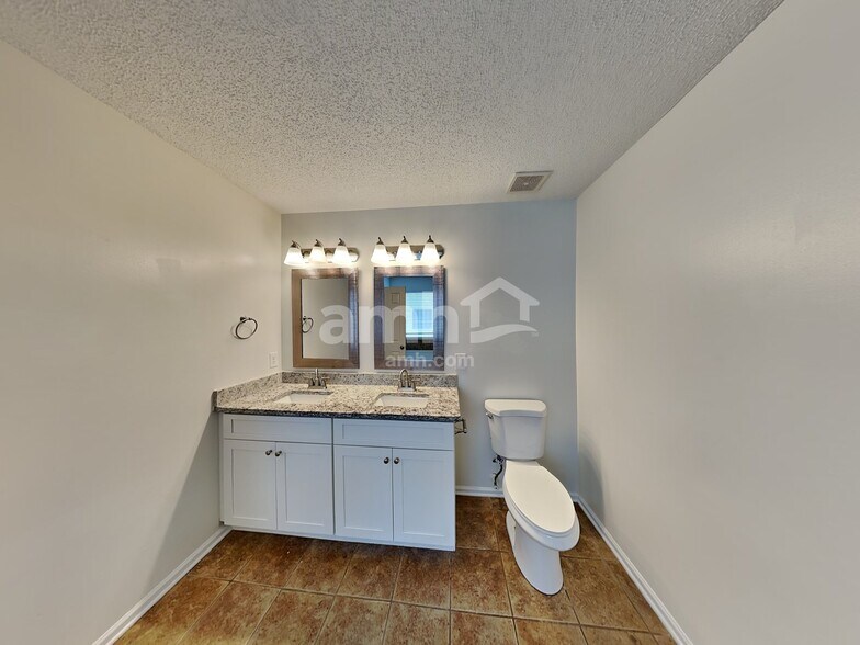 Building Photo - 2116 Maple Tree Ct