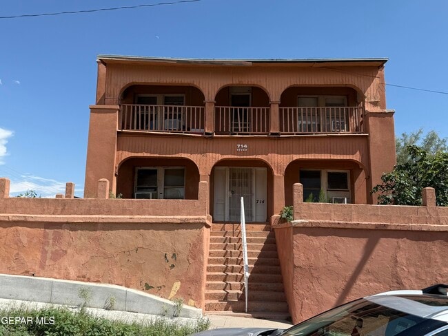 Primary Photo - 714 E River Ave